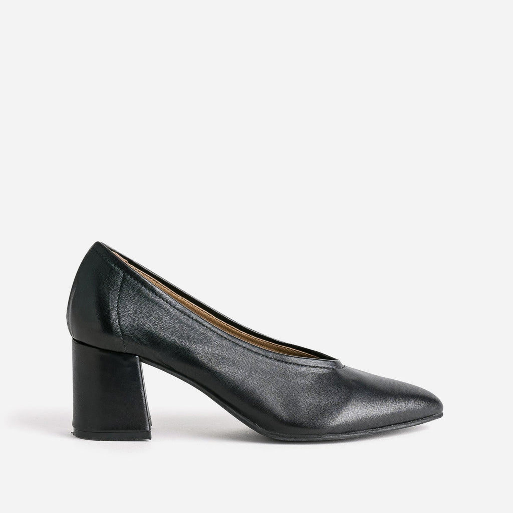 Escarpin noir en cuir à décolleté couvrant - 1