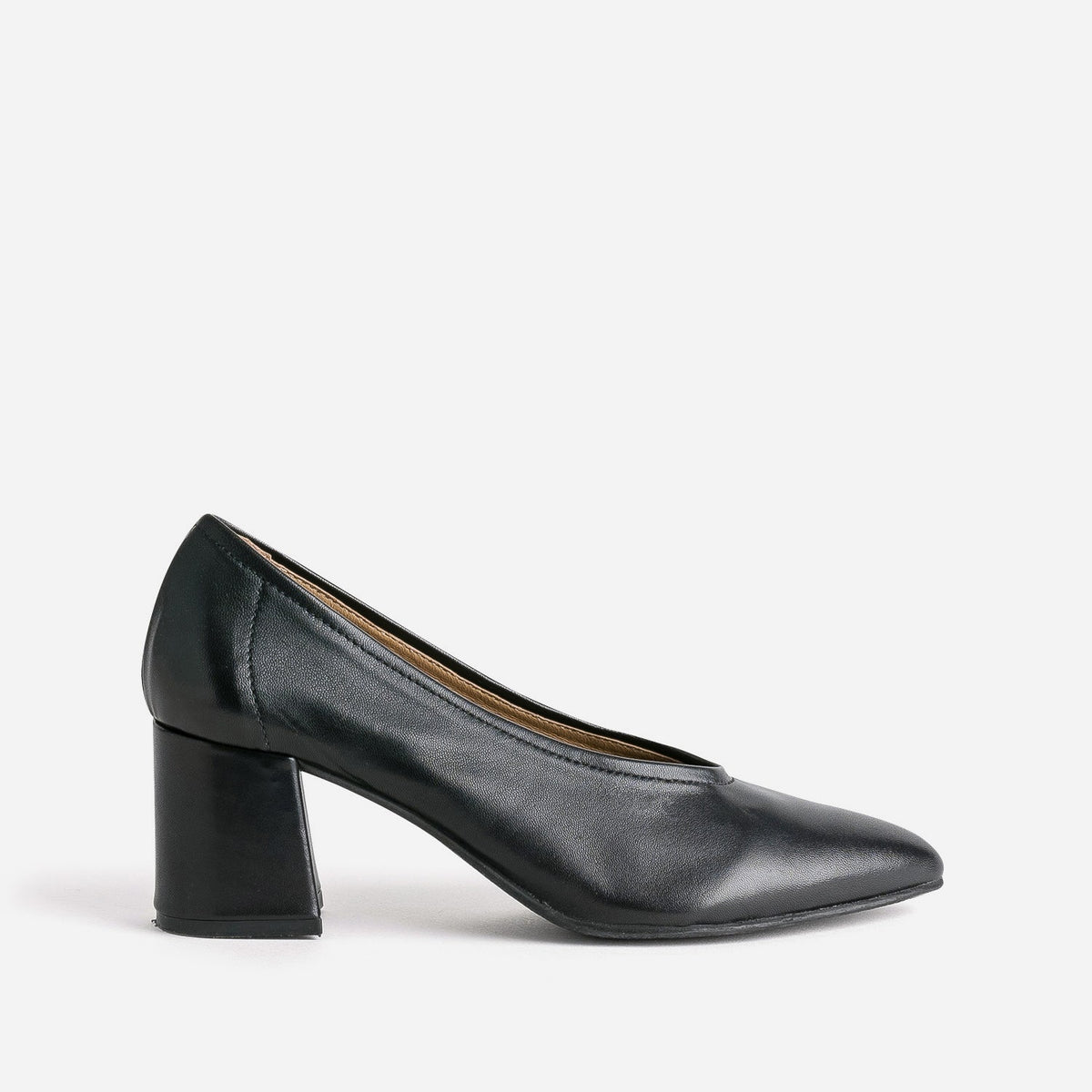 Escarpin noir en cuir à décolleté couvrant - 1