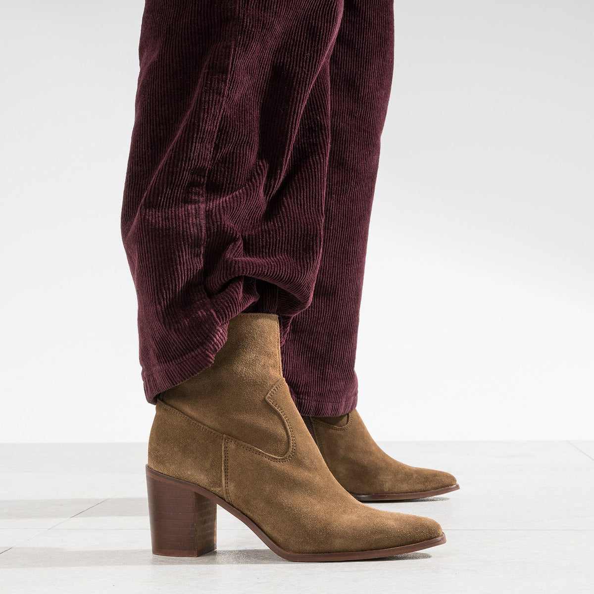 Boots à talon taupe cuir velours - 2