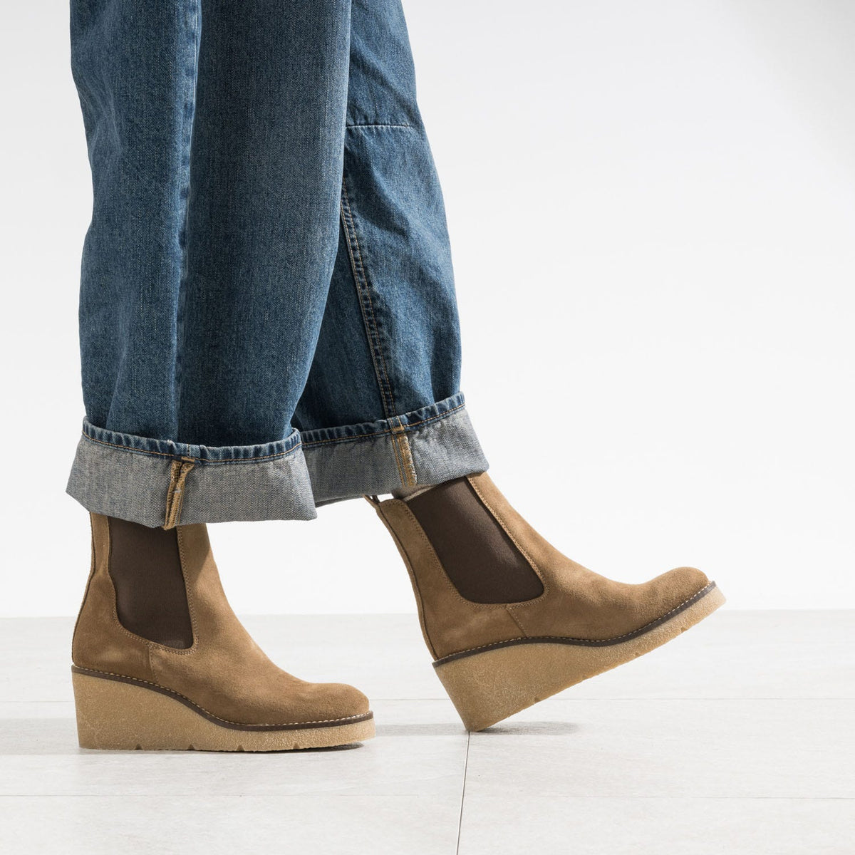 Chelsea boots compensé taupe cuir velours - 2