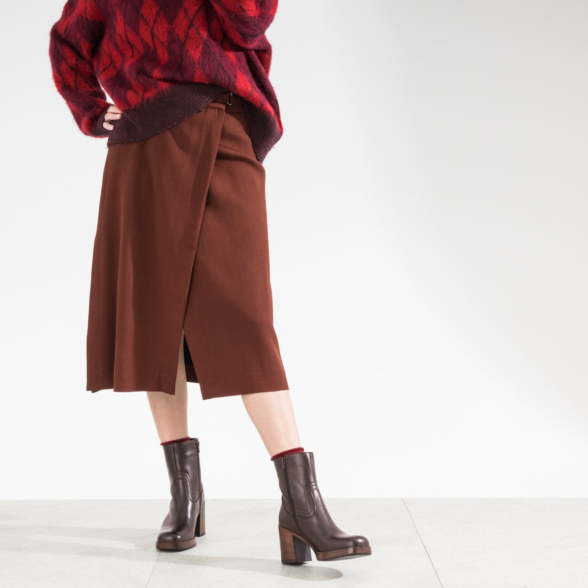 Boots à talon camel en cuir velours - 4